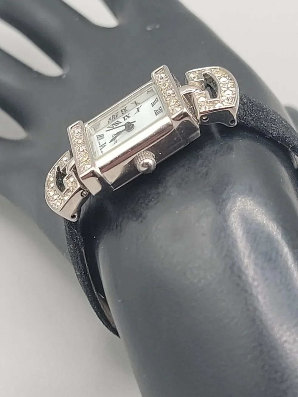 Vintage Avon Crystal Rhinestone Ladies Quartz Watch 7.5